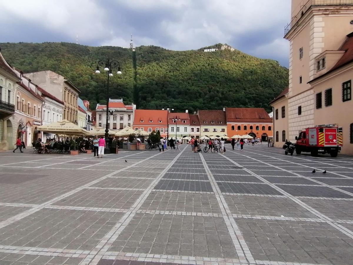 4 Rooms Piata Sfatului Brasov Luaran gambar