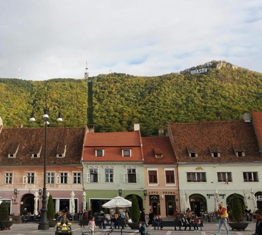 4 Rooms Piata Sfatului Brasov Luaran gambar