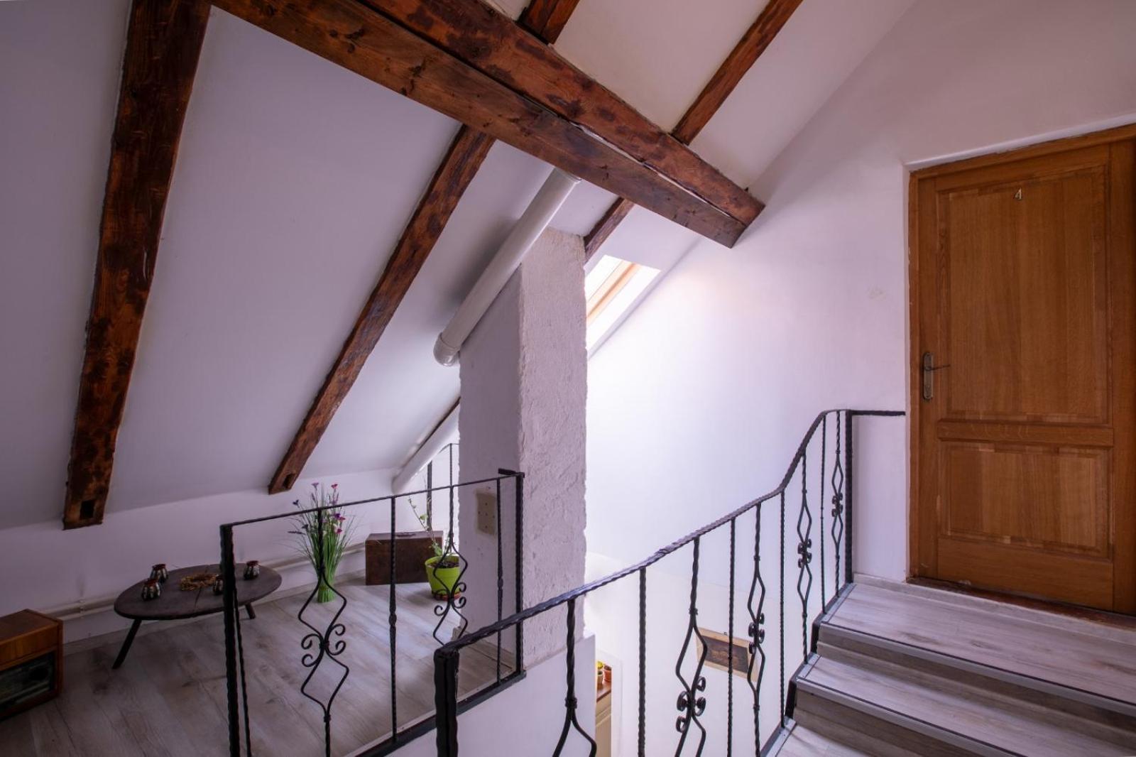 4 Rooms Piata Sfatului Brasov Luaran gambar
