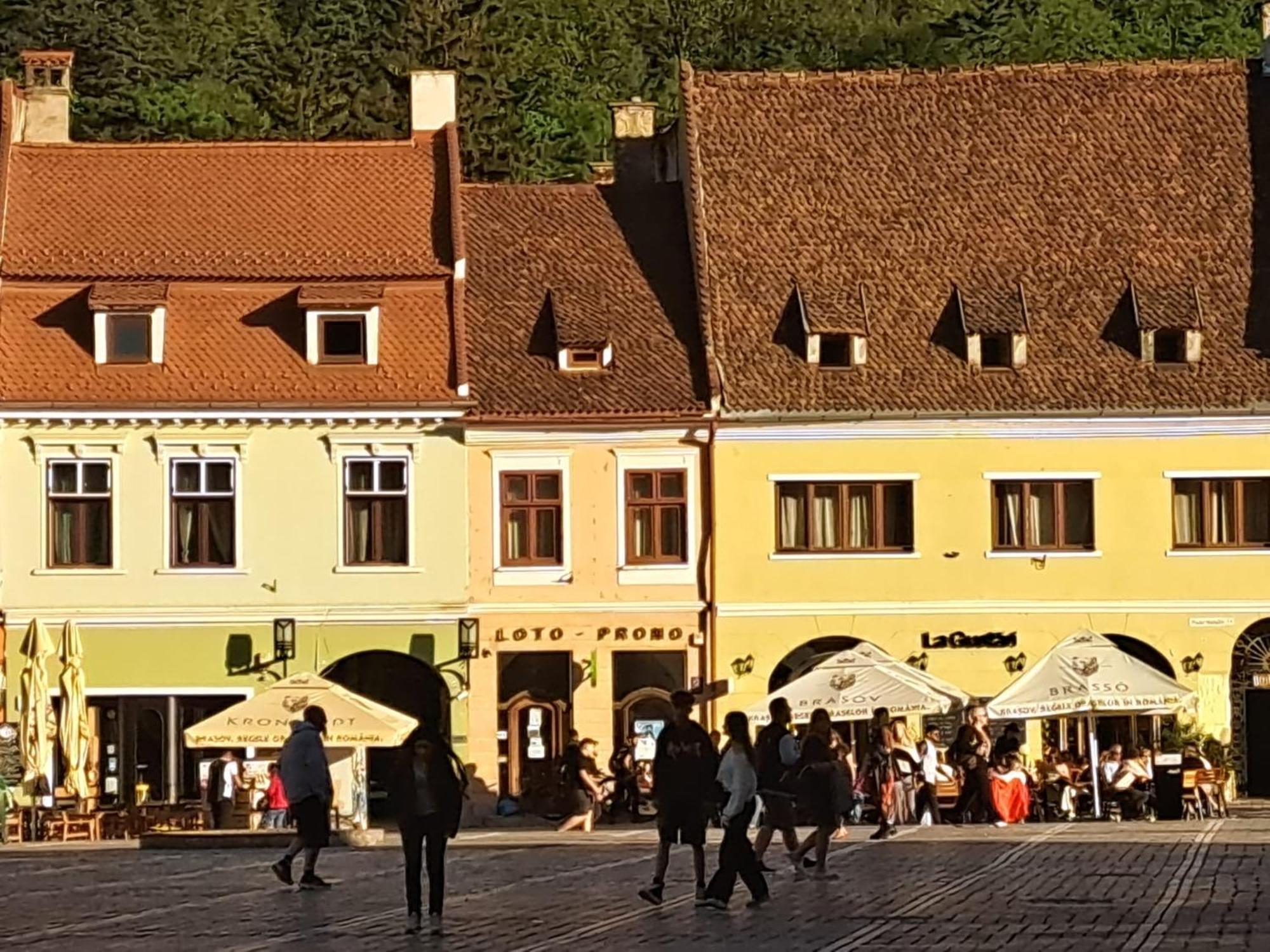4 Rooms Piata Sfatului Brasov Luaran gambar