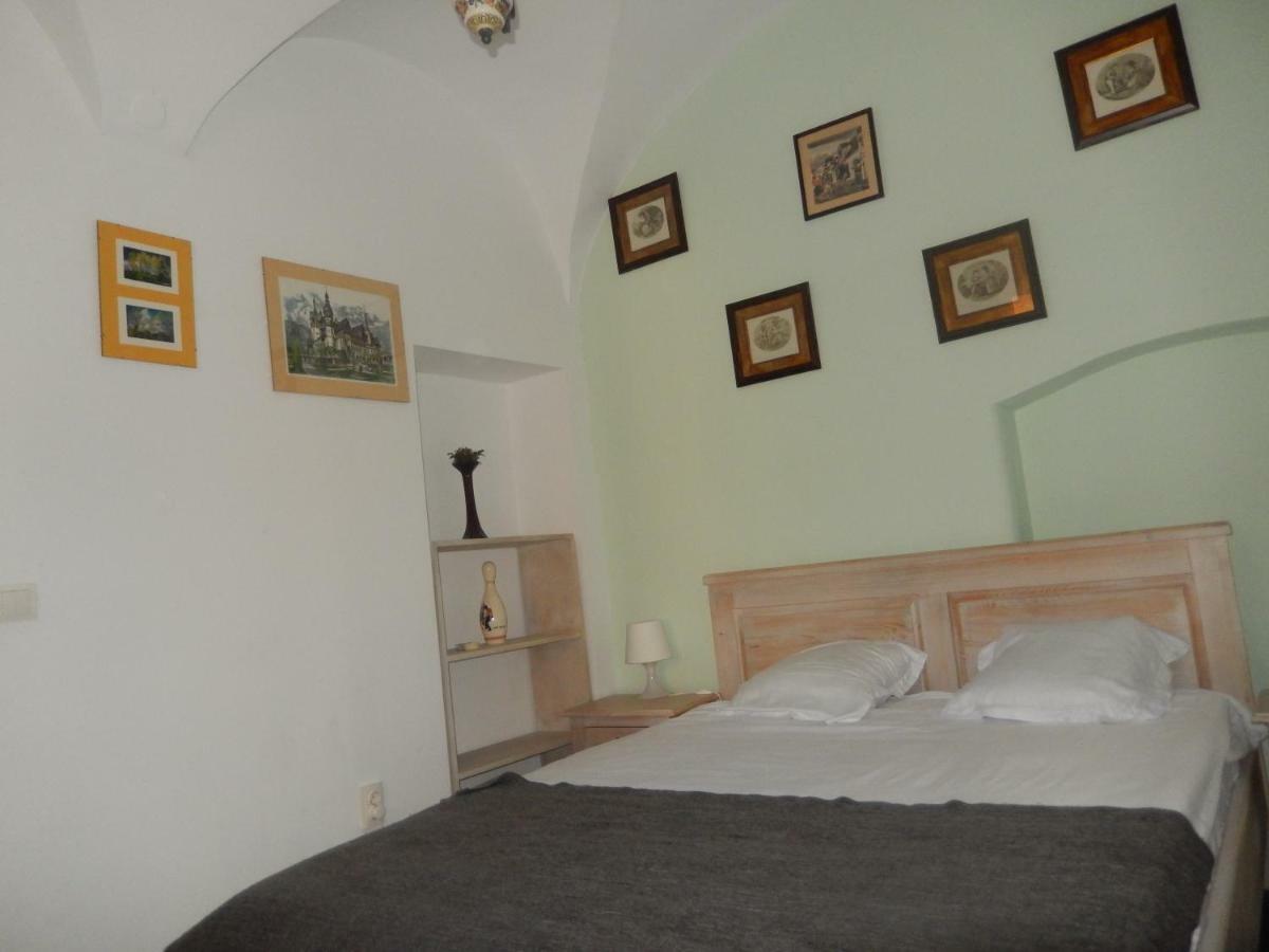 4 Rooms Piata Sfatului Brasov Luaran gambar